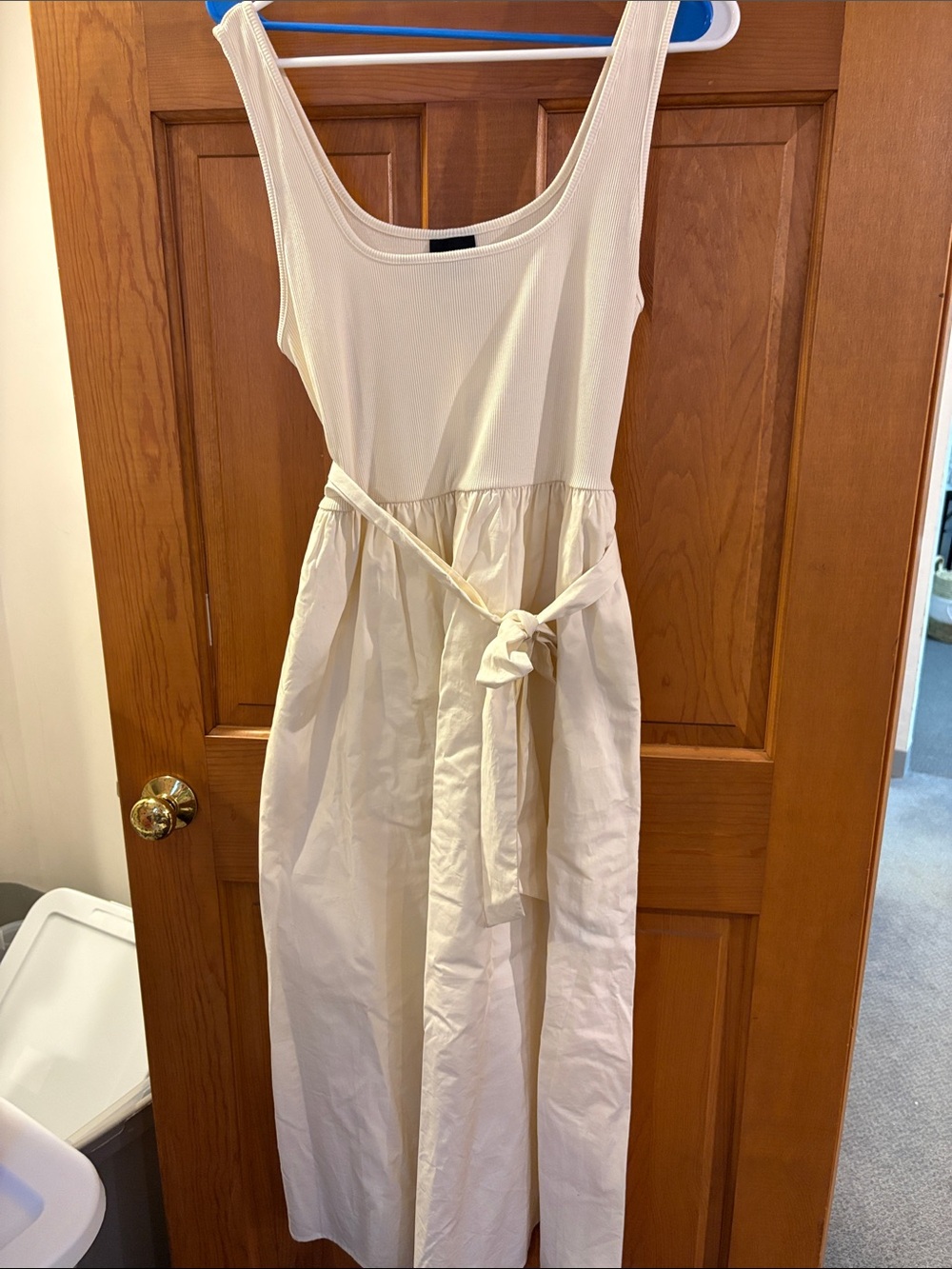 Who what wear medium Sleeveless Cream Tie-Waist Maxi Dress size medium